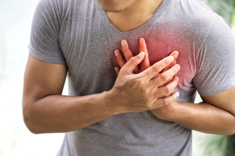 NGUYÊN NHÂN VÀ DẤU HIỆU NGUY HIỂM CỦA ĐAU NGỰC TRÁI KÉO DÀI – KHI NÀO NÊN ĐI KHÁM?