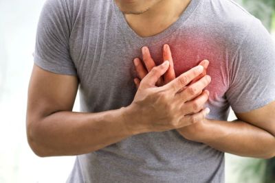 NGUYÊN NHÂN VÀ DẤU HIỆU NGUY HIỂM CỦA ĐAU NGỰC TRÁI KÉO DÀI – KHI NÀO NÊN ĐI KHÁM?
