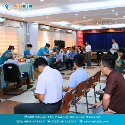 KH&Aacute;M SỨC KHỎE CHO DOANH NGHIỆP: 4 TI&Ecirc;U CH&Iacute; GI&Uacute;P HR LỰA CHỌN Đ&Uacute;NG ĐƠN VỊ ĐỒNG H&Agrave;NH