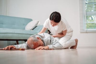 ĐỪNG CHỦ QUAN: CĂNG THẲNG, CHÓNG MẶT – DẤU HIỆU CỦA ĐỘT QUỴ Ở NGƯỜI TRẺ