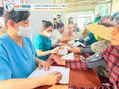 VIETMEDI ĐỒNG H&Agrave;NH KH&Aacute;M BỆNH, CẤP THUỐC, TRAO QU&Agrave; CHO NGƯỜI D&Acirc;N ĐẮK LẮK
